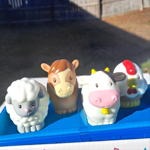 Farming Fun Tractor W/Farmer & Your Barnyard Friends,Sheep, Horse,Cow, & Chicken - Picture 3 of 8